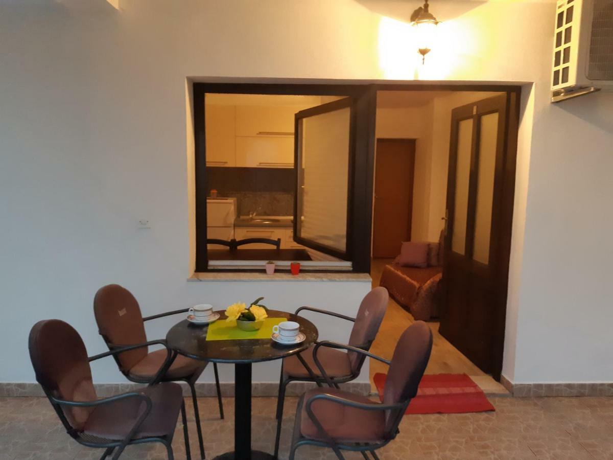 Apartments Lola Biograd Na Moru Exterior foto